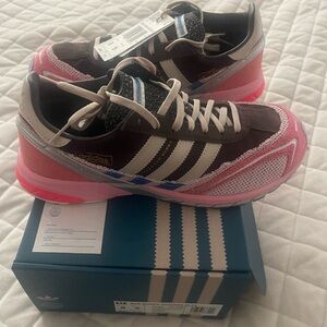 BAD BUNNY x ADIDAS Adizero SL72